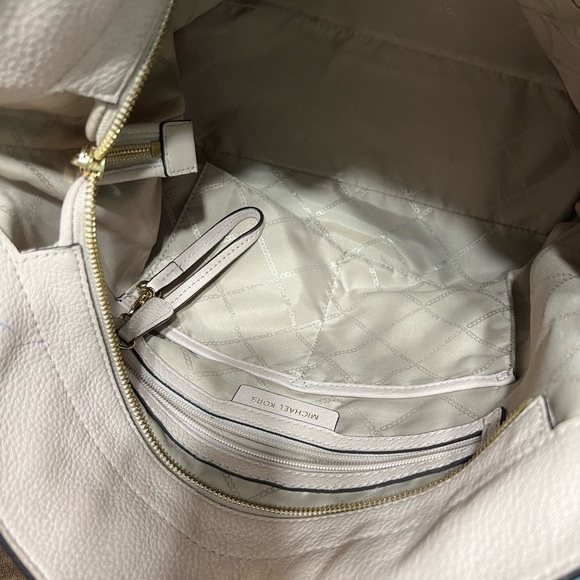 Michael Kors Hobo purse - Picture 10 of 15